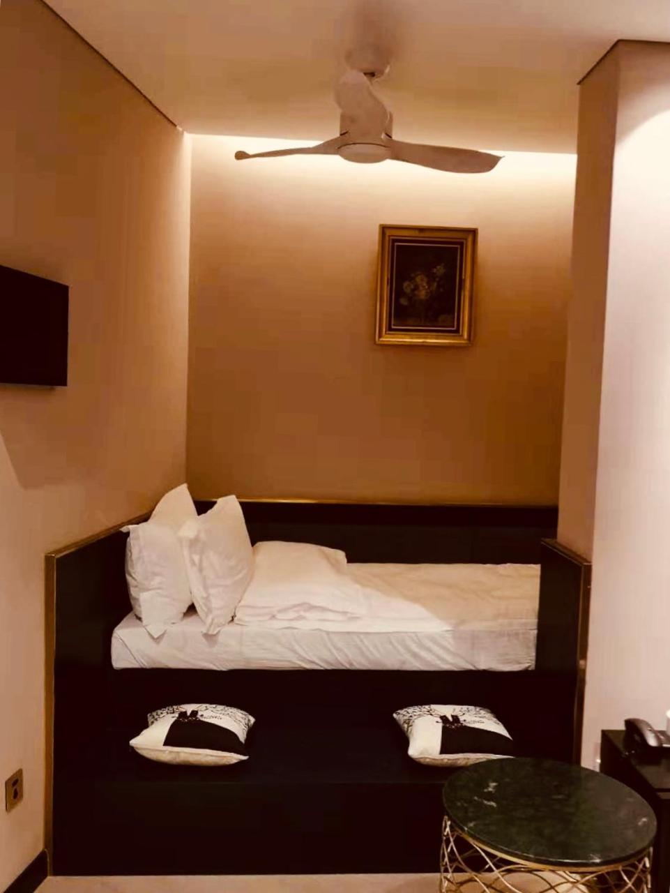 Moon And Chalice Boutique Hotel Kunming Buitenkant foto