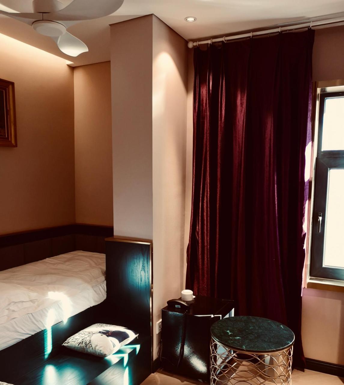 Moon And Chalice Boutique Hotel Kunming Buitenkant foto