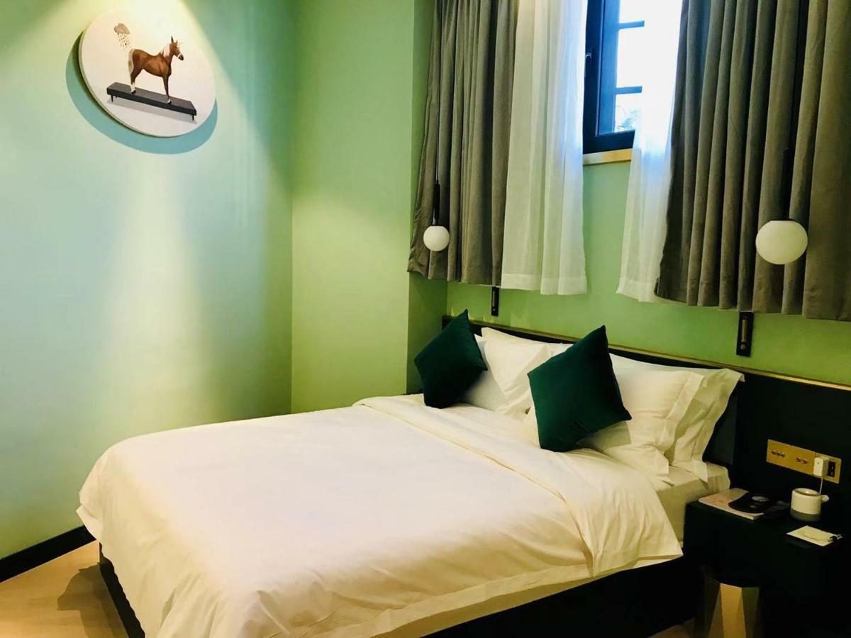 Moon And Chalice Boutique Hotel Kunming Buitenkant foto